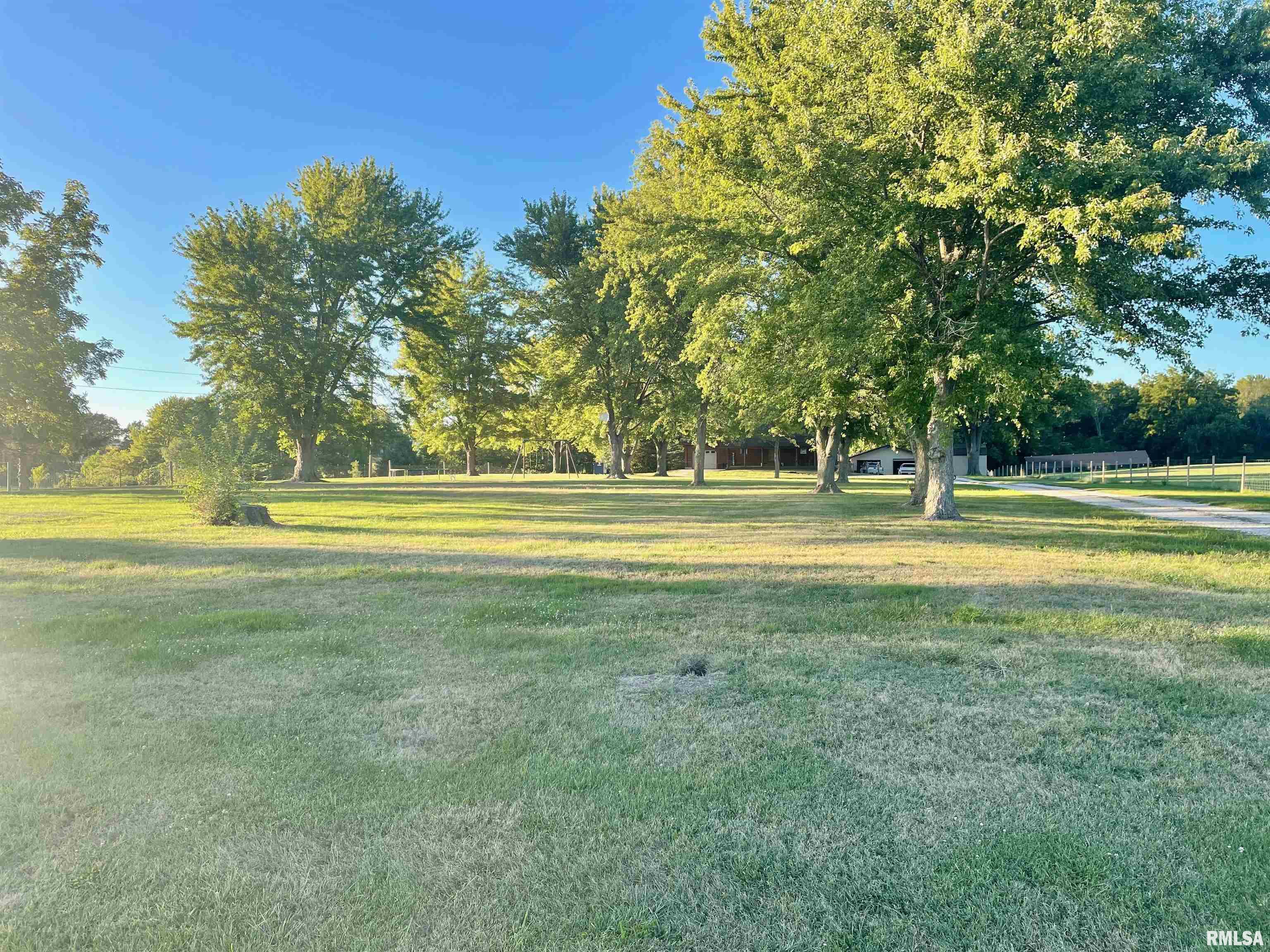 1955 East 2700 North Road Blue Mound, IL 62513 - Photo 5 of 27