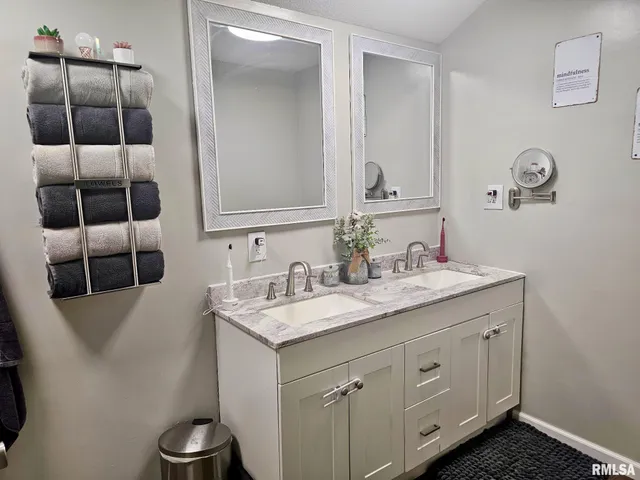 $324,900 | 1955 East 2700 North Road, Blue Mound, IL 62513