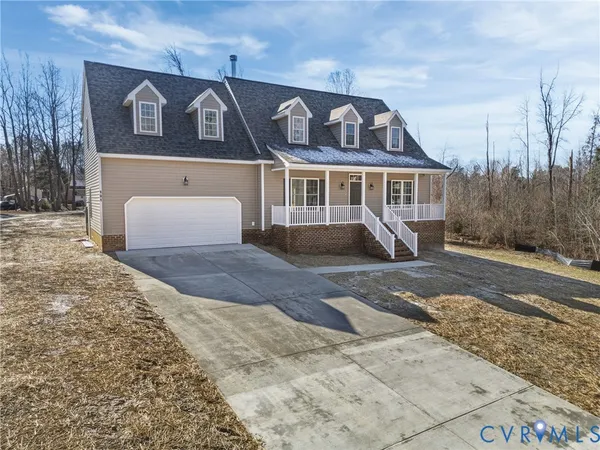 a front view of house with yard