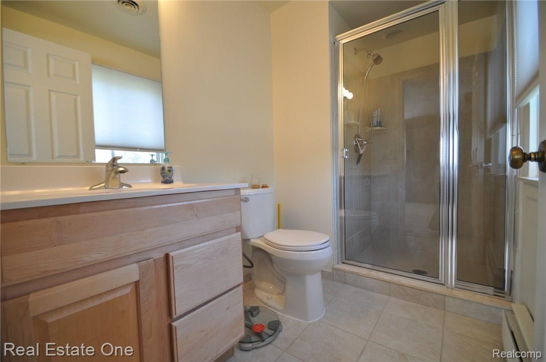 1640 Bretton Drive North Rochester, MI 48309 - Photo 24 of 42 20.JPG