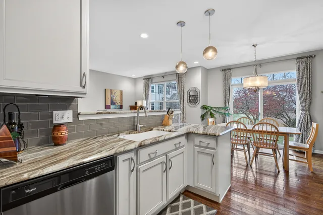 $349,900 | 34-w655 Roosevelt Avenue, Unit D, St. Charles, IL 60174