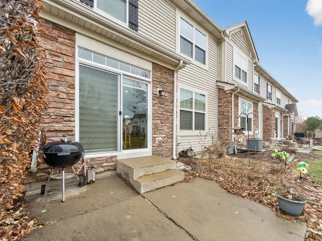 $349,900 | 34-w655 Roosevelt Avenue, Unit D, St. Charles, IL 60174