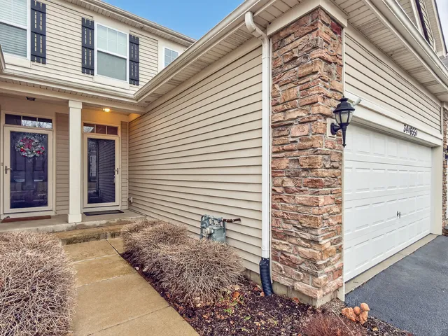 $349,900 | 34-w655 Roosevelt Avenue, Unit D, St. Charles, IL 60174