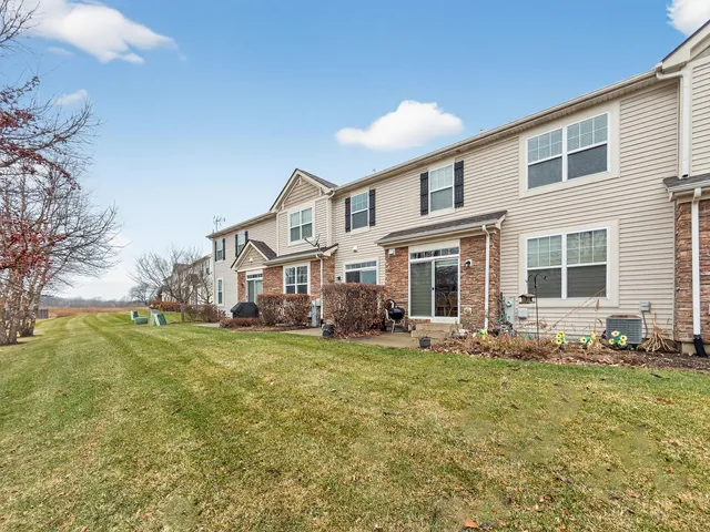 $349,900 | 34-w655 Roosevelt Avenue, Unit D, St. Charles, IL 60174