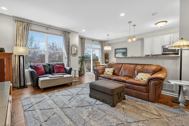 $349,900 | 34-w655 Roosevelt Avenue, Unit D, St. Charles, IL 60174