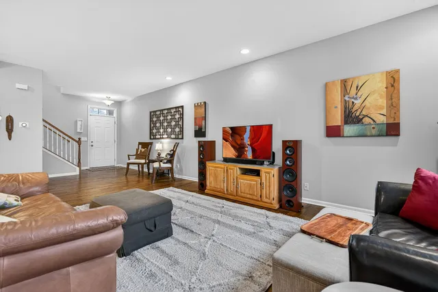 $349,900 | 34-w655 Roosevelt Avenue, Unit D, St. Charles, IL 60174