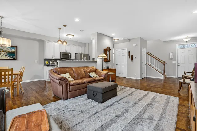 $349,900 | 34-w655 Roosevelt Avenue, Unit D, St. Charles, IL 60174