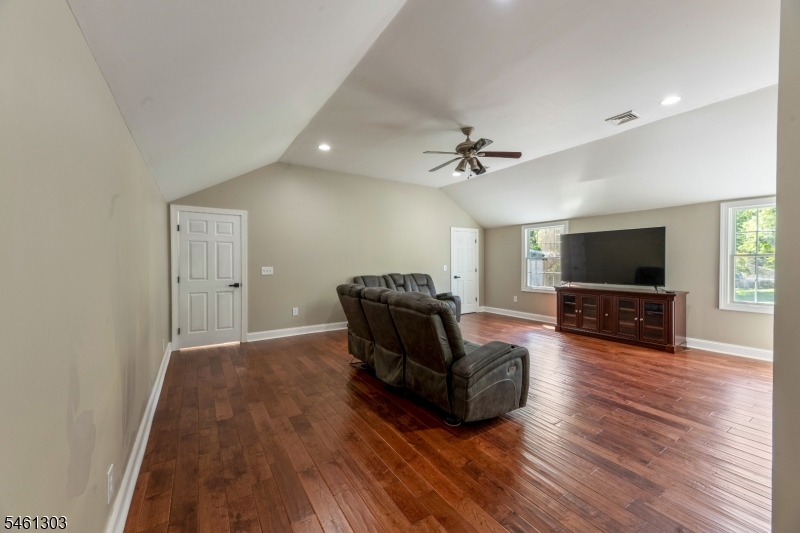 19 Bradford Road Edison, NJ 08820 - Photo 33 of 50 Gallery Image 33