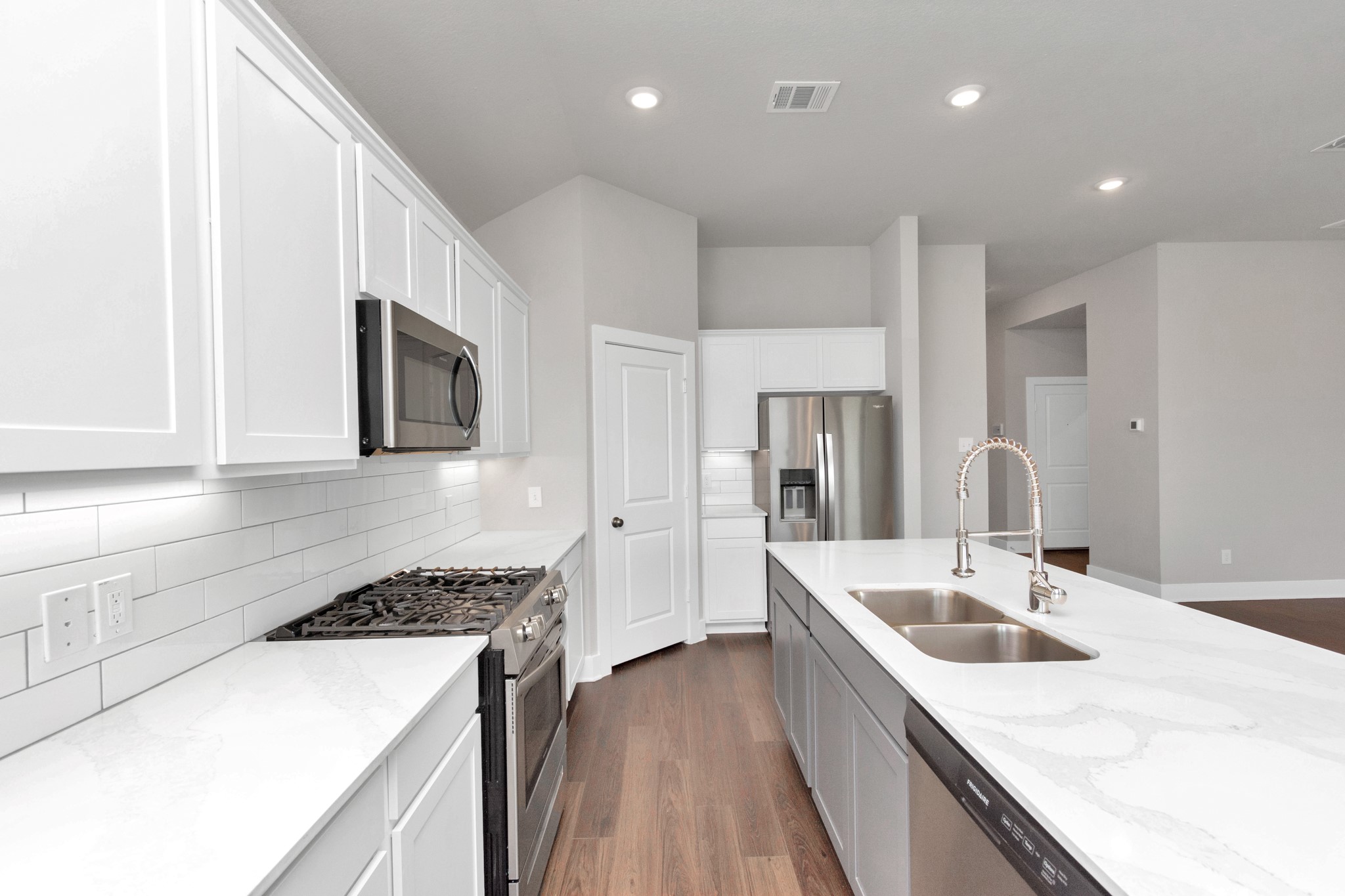 10502 Moon Valley Lane Rosharon, TX 77583 - Photo 3 of 23 a kitchen that has a sink and a stove in it