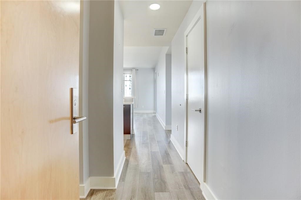 603 Davis Street, Unit 907 Austin, TX 78701 - Photo 6 of 20 Great flooring and entry into your new home