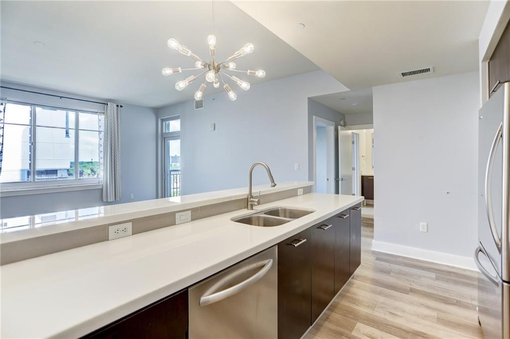 603 Davis Street, Unit 907 Austin, TX 78701 - Photo 8 of 20 Great open concept living to kitchen