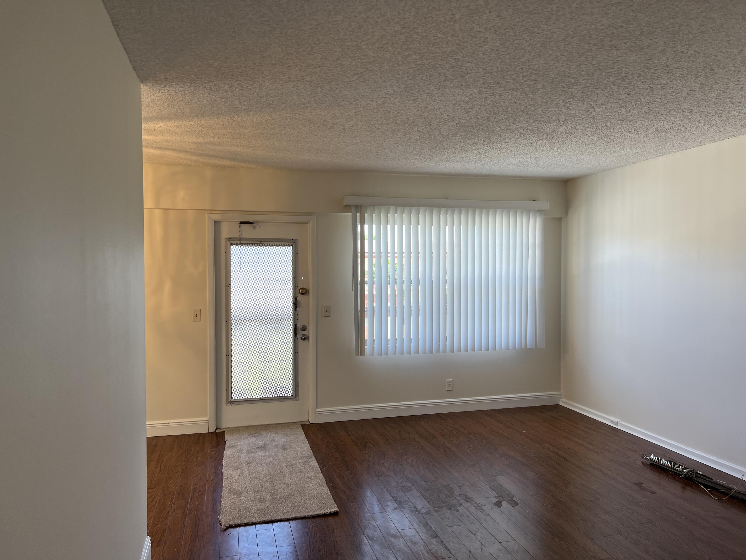 116 Brighton C, Unit 116 Boca Raton, FL 33434 - Photo 2 of 16 LIVING ROOM