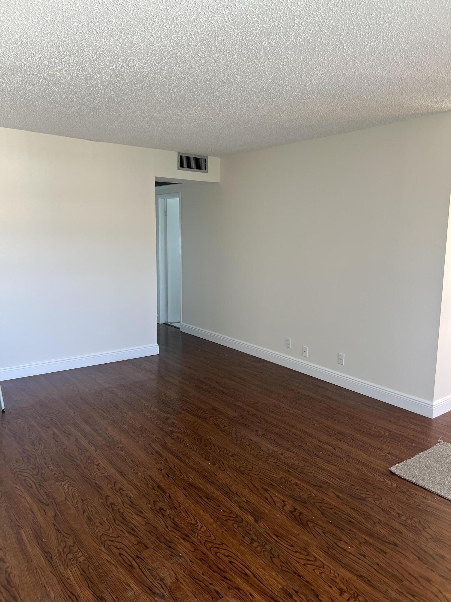116 Brighton C, Unit 116 Boca Raton, FL 33434 - Photo 6 of 16 LIVING ROOM
