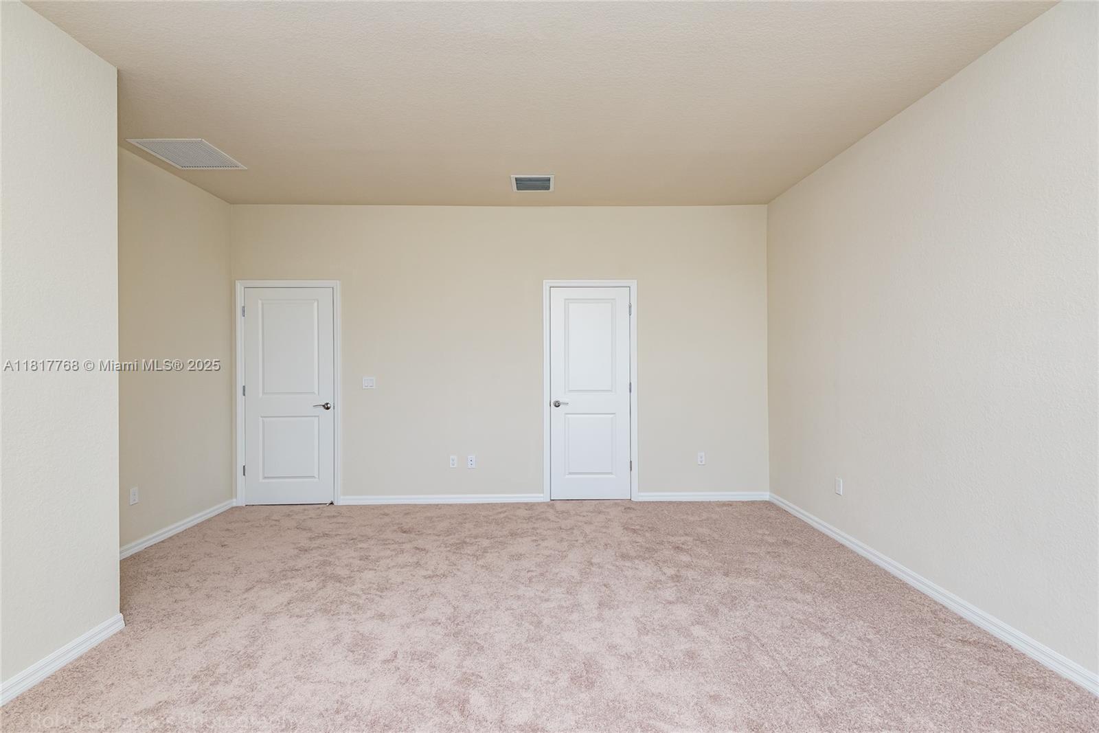 1040 Eucalyptus Drive, Unit 6 Hollywood, FL 33021 - Photo 21 of 41 a view of an empty room