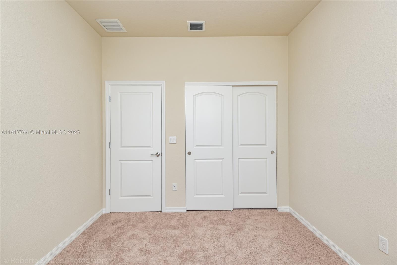 1040 Eucalyptus Drive, Unit 6 Hollywood, FL 33021 - Photo 26 of 41 a view of an empty room