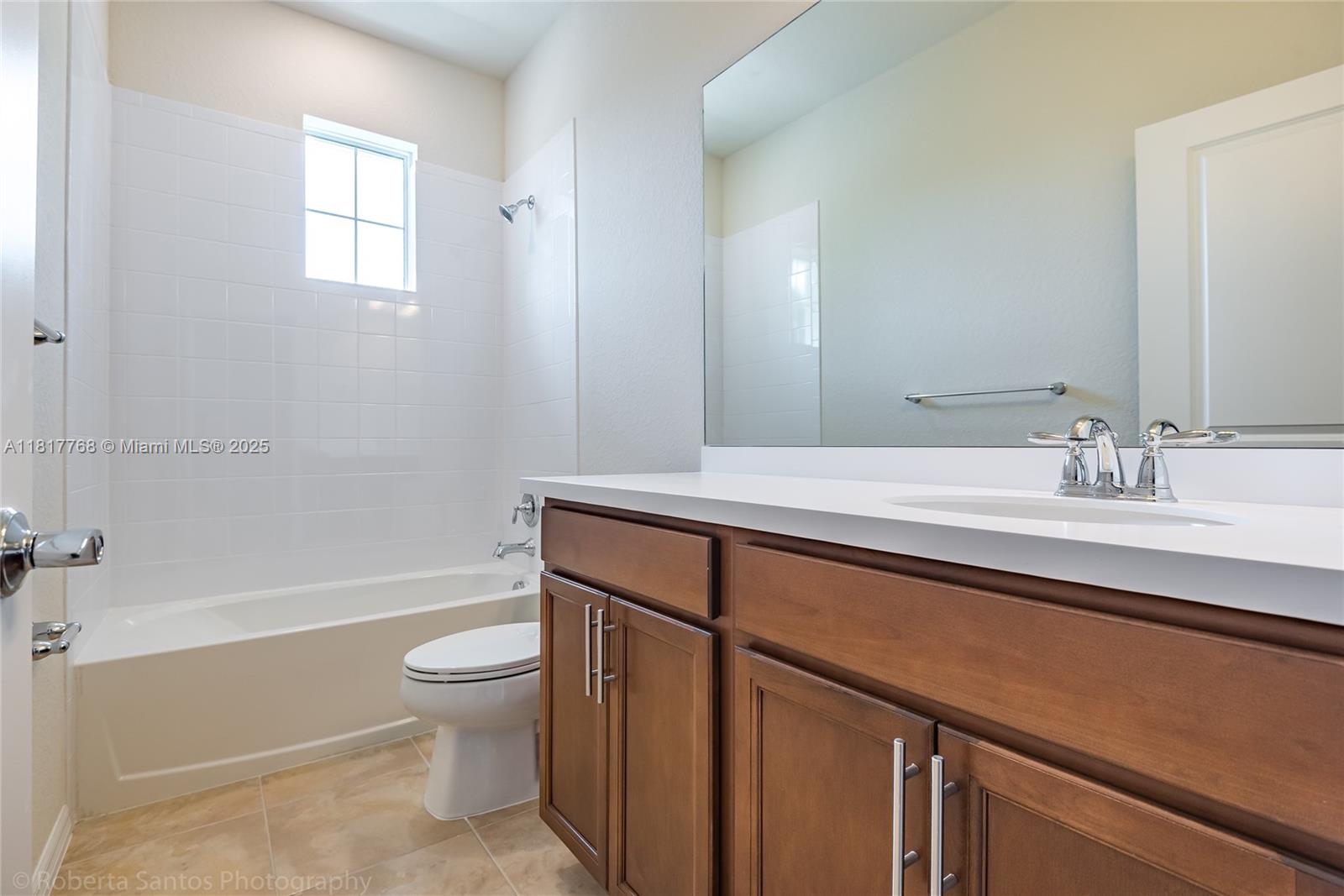 1040 Eucalyptus Drive, Unit 6 Hollywood, FL 33021 - Photo 27 of 41 a bathroom with a sink a toilet and a bathtub