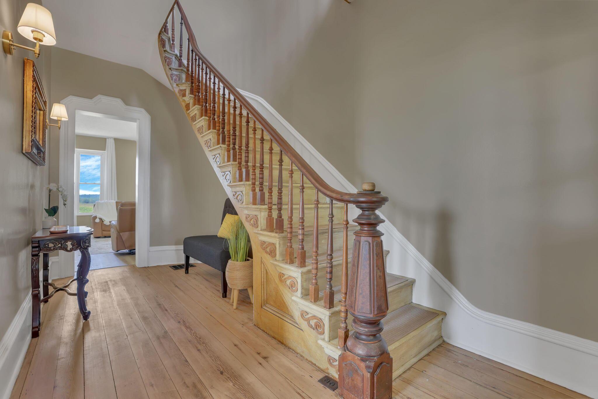 4535 Amanda Northern Road Amanda, OH 43102 - Photo 29 of 72 Staircase