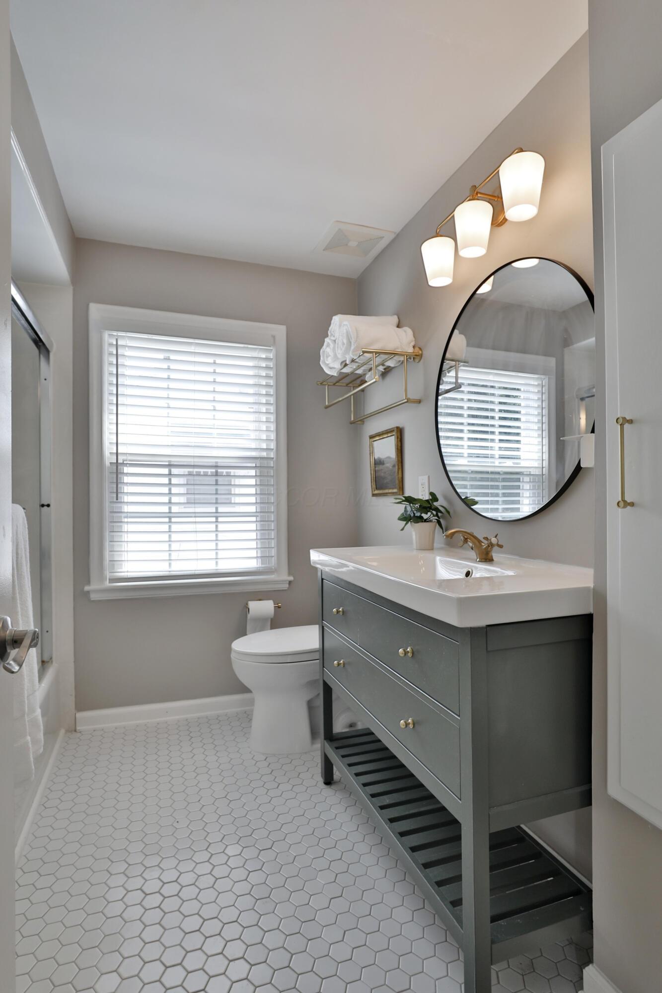 56 Aldrich Road Columbus, OH 43214 - Photo 23 of 50 Full Bath