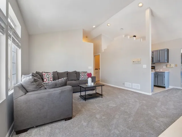 $199,500 | 304 Nautical Way, Unit D, Elgin, IL 60123