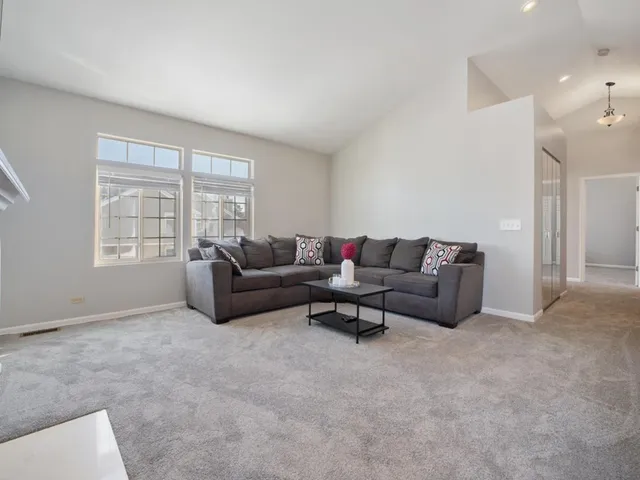 $199,500 | 304 Nautical Way, Unit D, Elgin, IL 60123