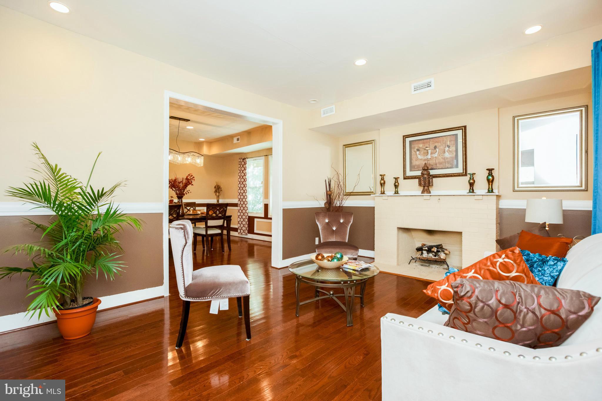 3605 Cedardale Road Baltimore, MD 21215 - Photo 5 of 24 Living Room