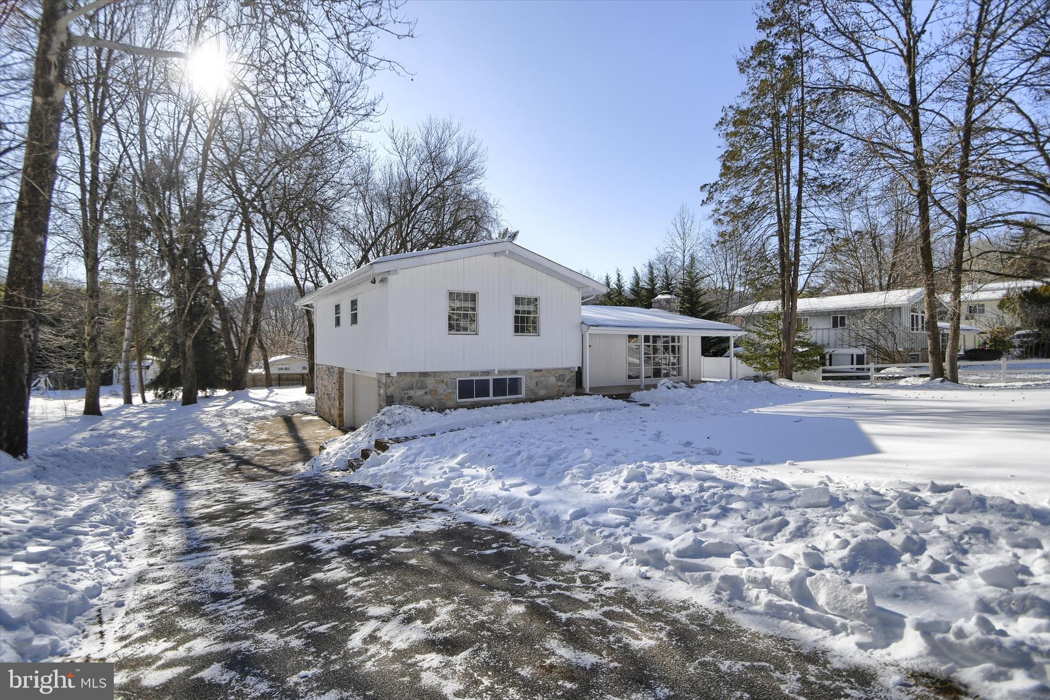 958 Longview Road King of Prussia, PA 19406 - Photo 3 of 48