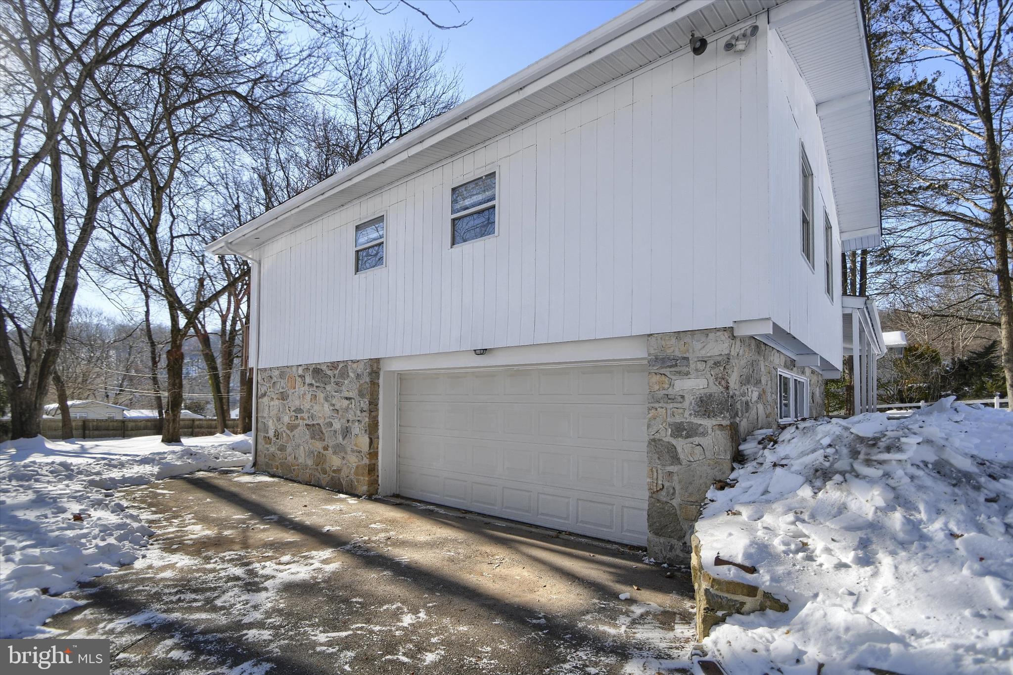 958 Longview Road King of Prussia, PA 19406 - Photo 4 of 48