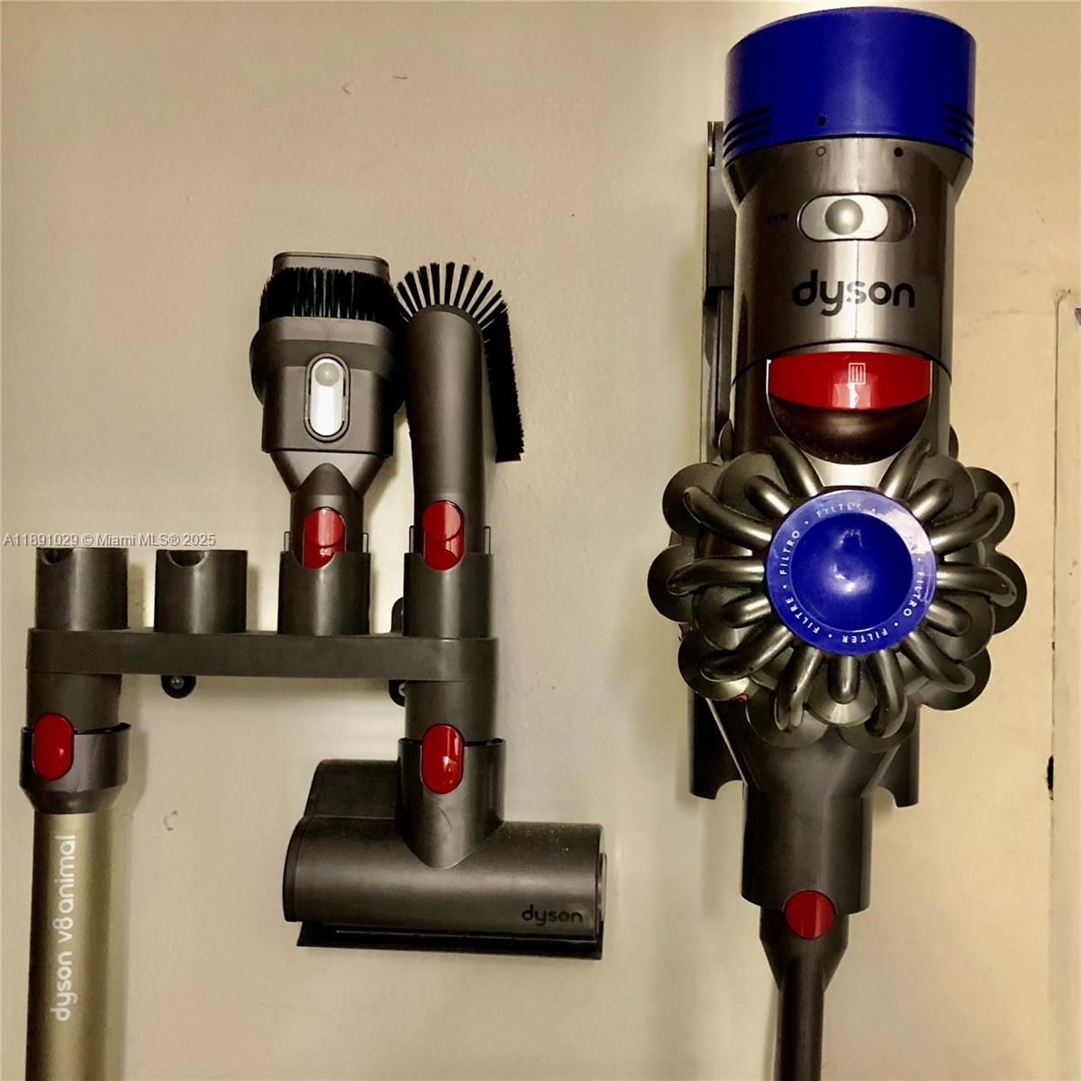 90 Alton Road, Unit 307 Miami Beach, FL 33139 - Photo 6 of 11 a view of entryway