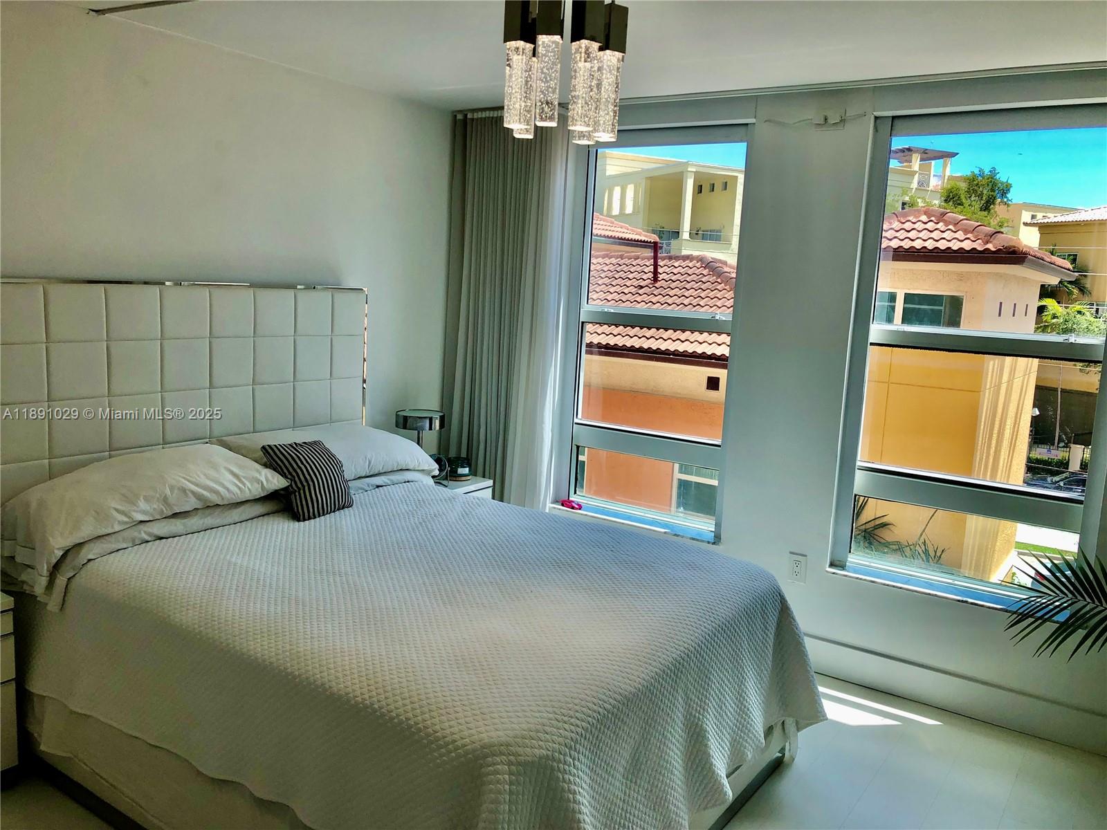 90 Alton Road, Unit 307 Miami Beach, FL 33139 - Photo 10 of 11 a bedroom with a bed and window