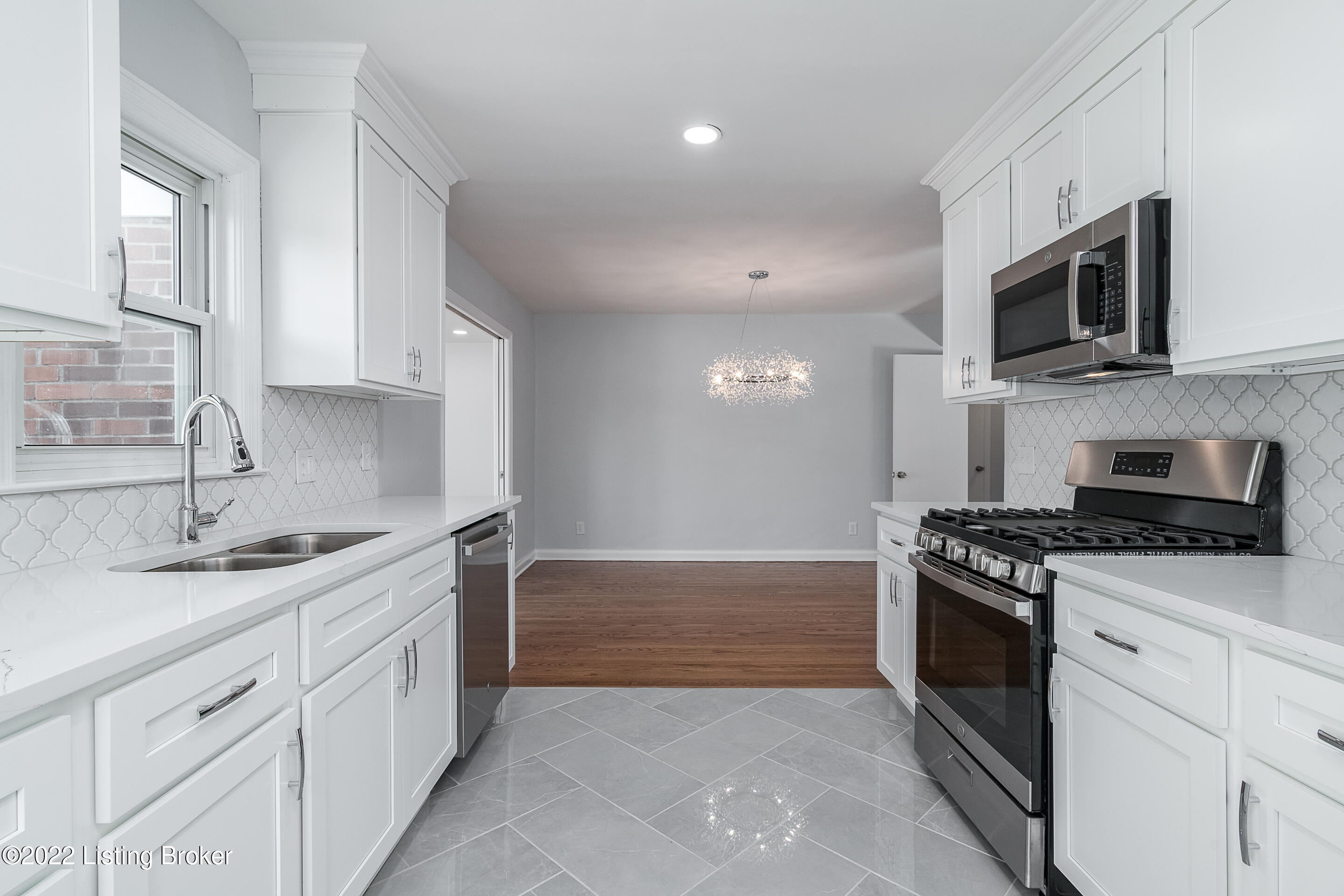 318 Tyne Road Louisville, KY 40207 - Photo 13 of 48 DHI-18