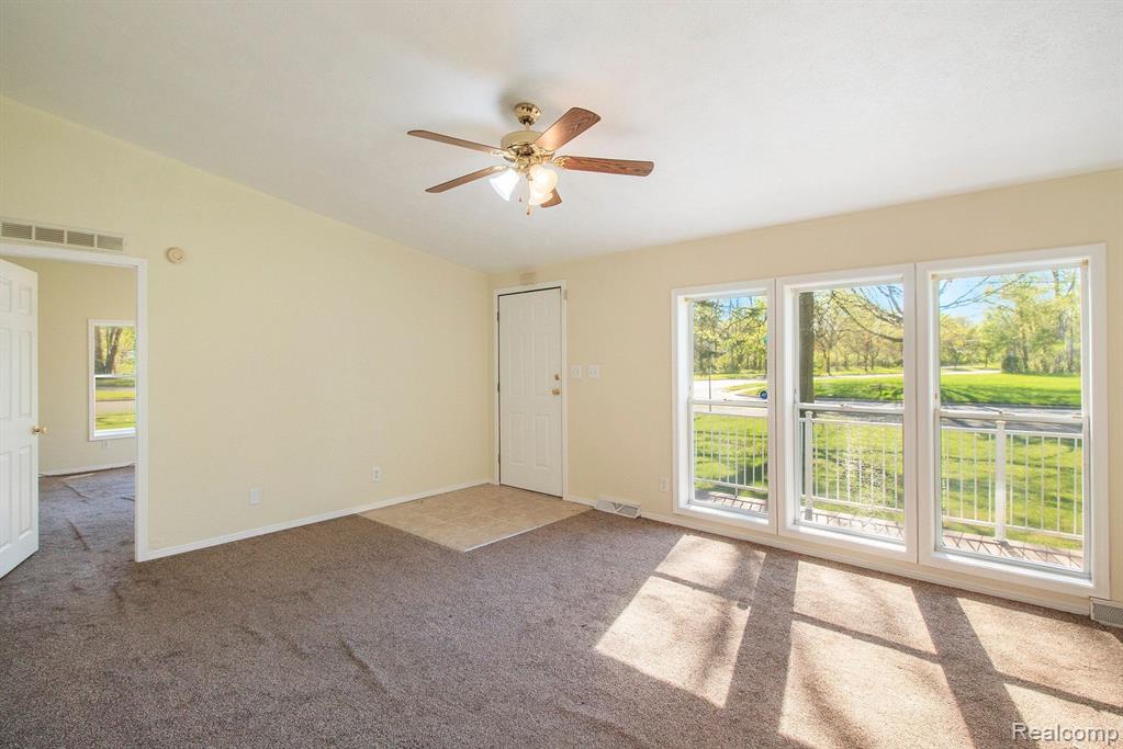 6635 Richard Road Lansing, MI 48911 - Photo 3 of 32