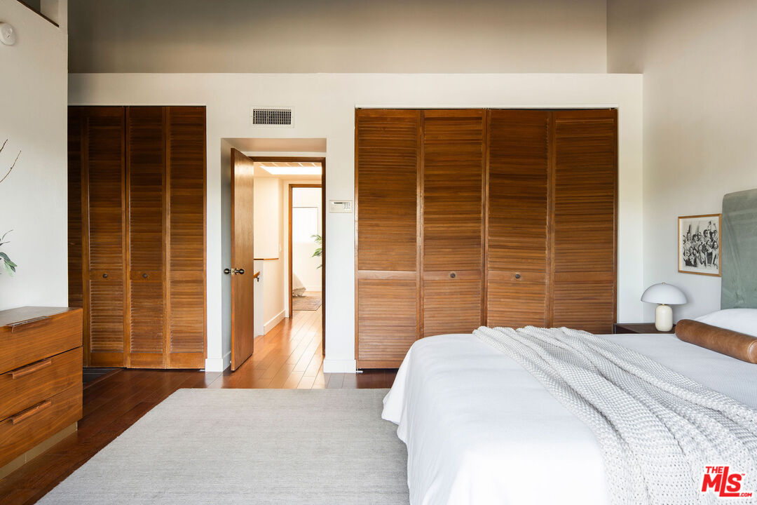 2996 Hyperion Avenue Los Angeles, CA 90027 - Photo 21 of 40 a bedroom with a bed and a dresser