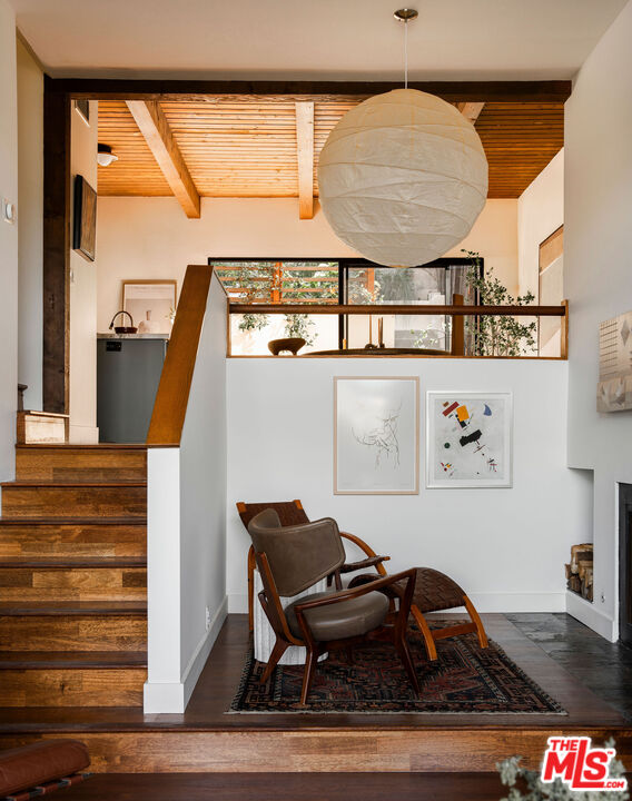 2996 Hyperion Avenue Los Angeles, CA 90027 - Photo 10 of 40 a living room with furniture