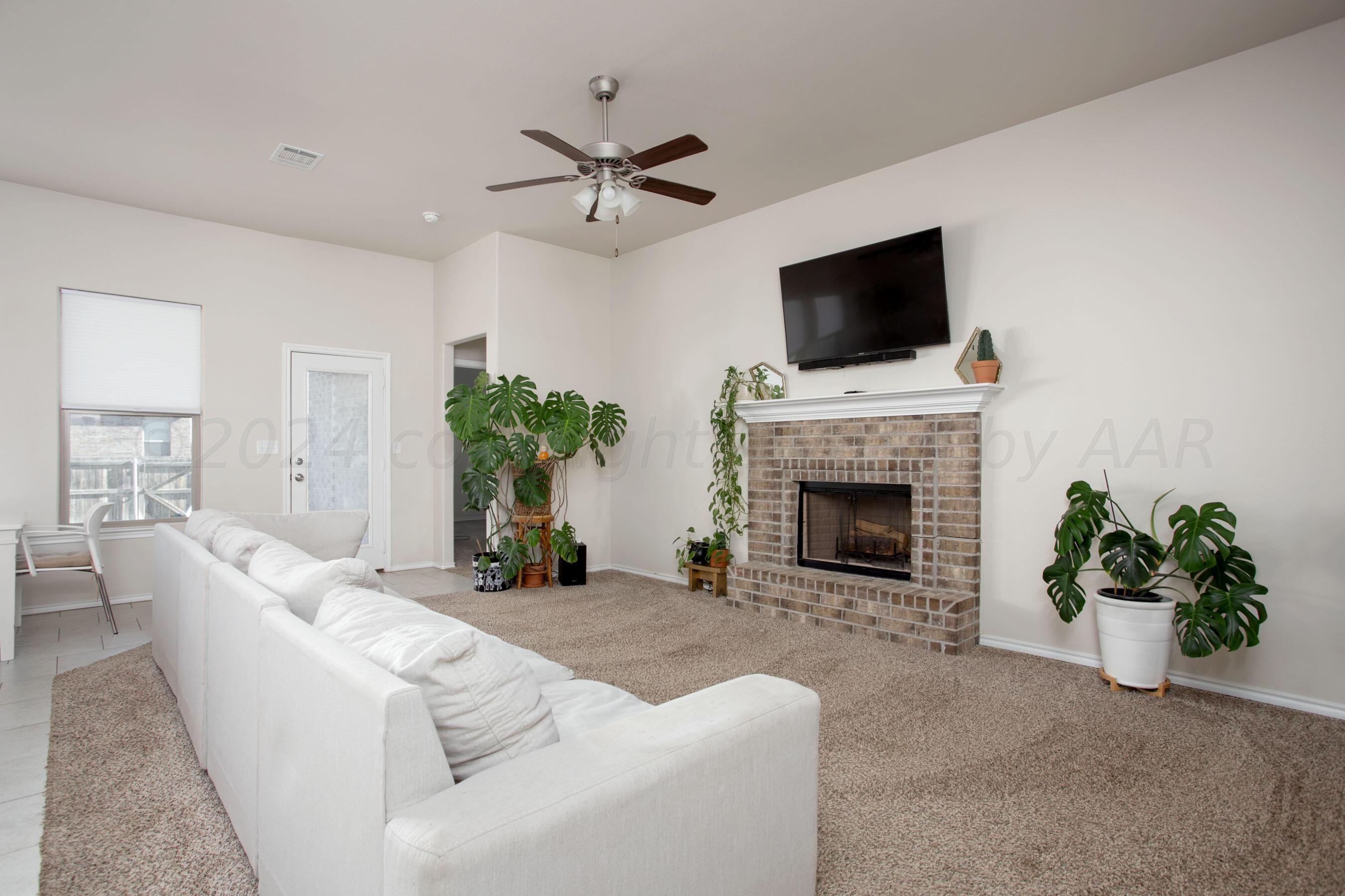 9506 Cagle Drive Amarillo, TX 79119 - Photo 5 of 18 Living Room View 1