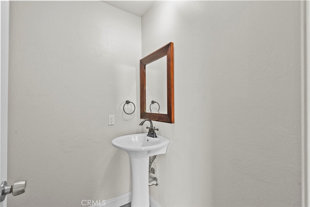 2227 Timberlane Avenue Simi Valley, CA 93063 - Photo 11 of 39