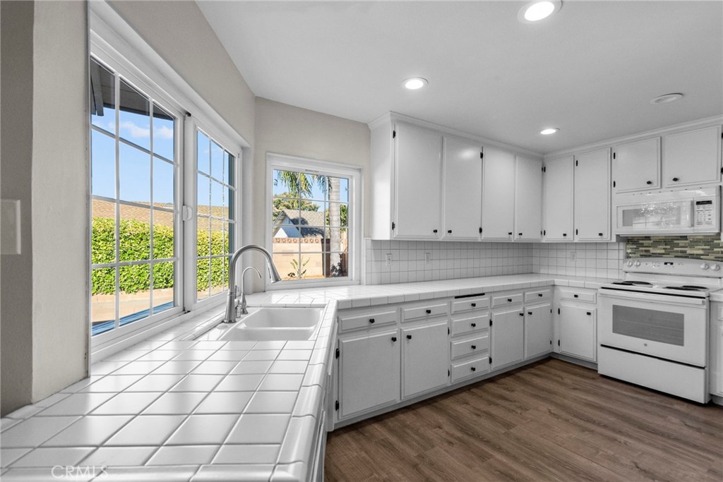 2227 Timberlane Avenue Simi Valley, CA 93063 - Photo 15 of 39