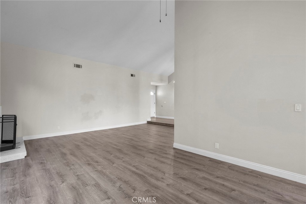 2227 Timberlane Avenue Simi Valley, CA 93063 - Photo 10 of 39