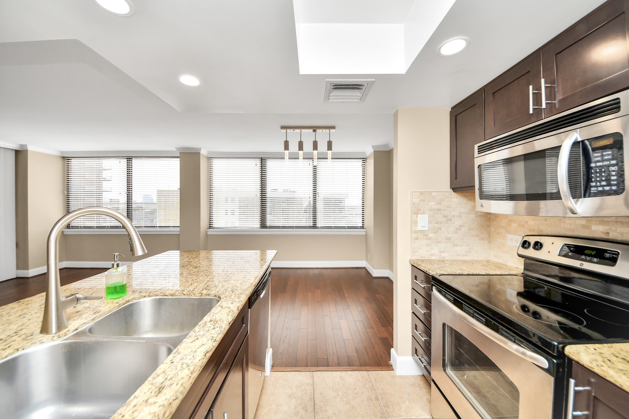 3525 Sage Road, Unit 909 Houston, TX 77056 - Photo 22 of 31 Gallery Image 22