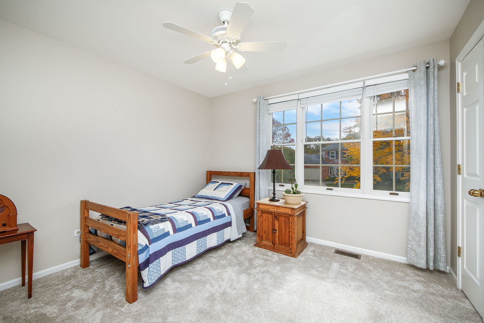 230 Hill Road Willowbrook, IL 60527 - Photo 19 of 39 a bedroom with bed and a large window