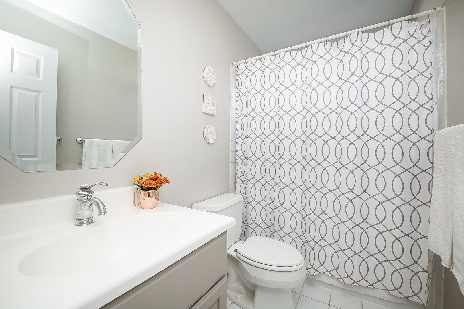 230 Hill Road Willowbrook, IL 60527 - Photo 22 of 39 a bathroom with a sink and a toilet