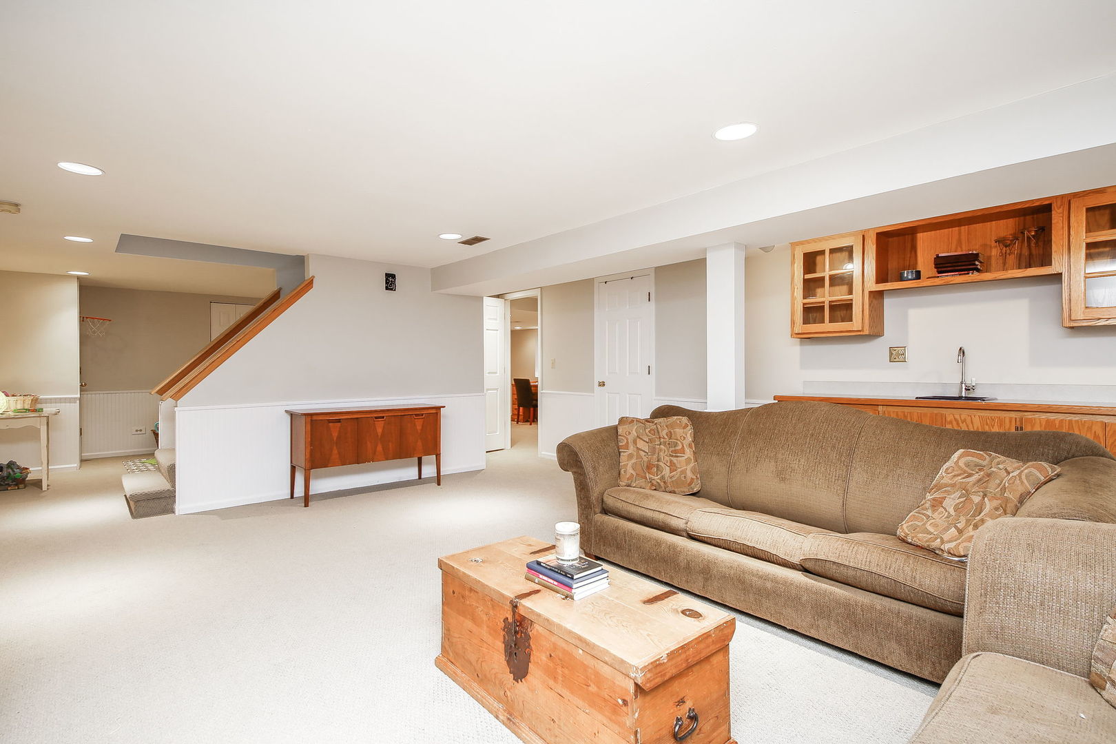 230 Hill Road Willowbrook, IL 60527 - Photo 24 of 39 a living room with furniture and white walls