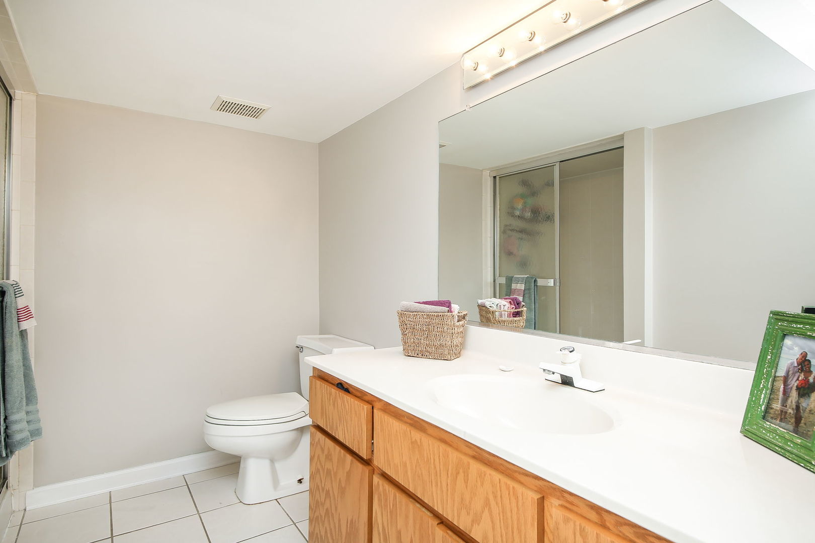 230 Hill Road Willowbrook, IL 60527 - Photo 28 of 39 a bathroom with a sink a toilet and mirror