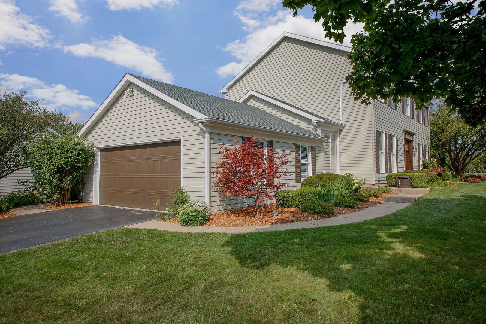 230 Hill Road Willowbrook, IL 60527 - Photo 32 of 39 a view of outdoor space yard and front view of a house