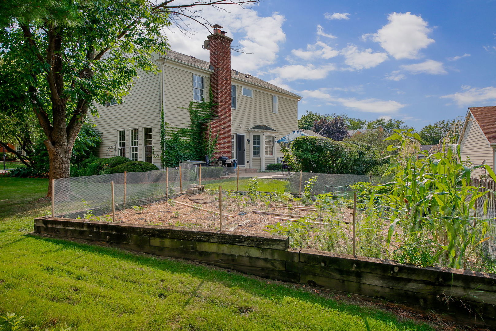 230 Hill Road Willowbrook, IL 60527 - Photo 37 of 39 a view of a house with swimming pool and a yard