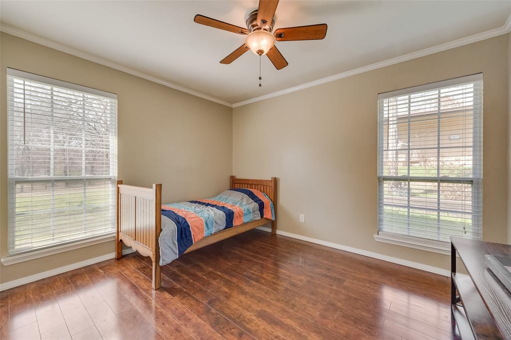 8636 Highway 31 Athens, TX 75751 - Photo 4 of 22 a bedroom with a bed and a window