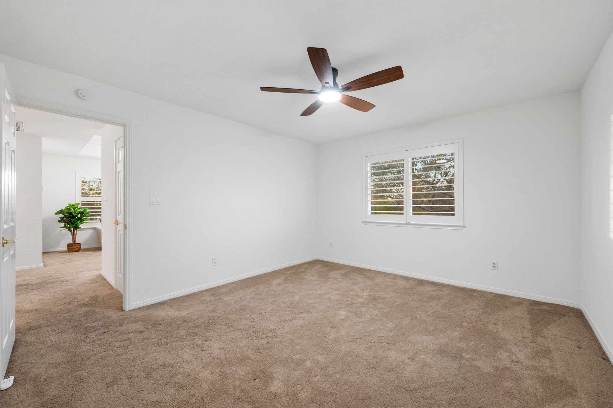 5100 Hadle Cove Austin, TX 78730 - Photo 20 of 31 Second spacious bedroom upstairs with a large closet.
