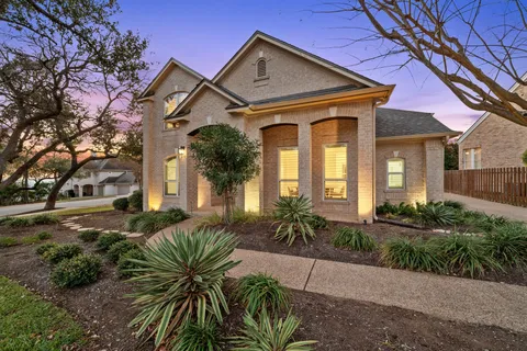 $975,000 | 5100 Hadle Cove, Austin, TX 78730