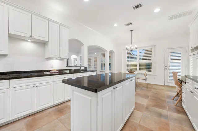 $975,000 | 5100 Hadle Cove, Austin, TX 78730