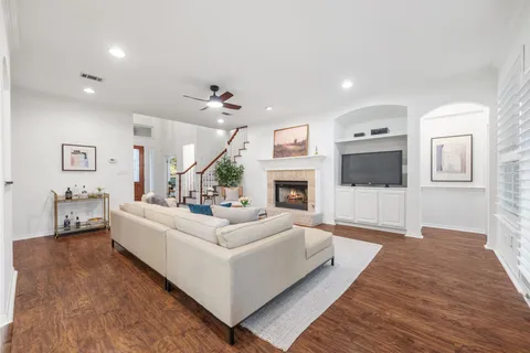 $975,000 | 5100 Hadle Cove, Austin, TX 78730