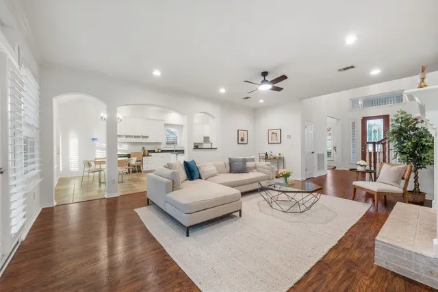 $975,000 | 5100 Hadle Cove, Austin, TX 78730